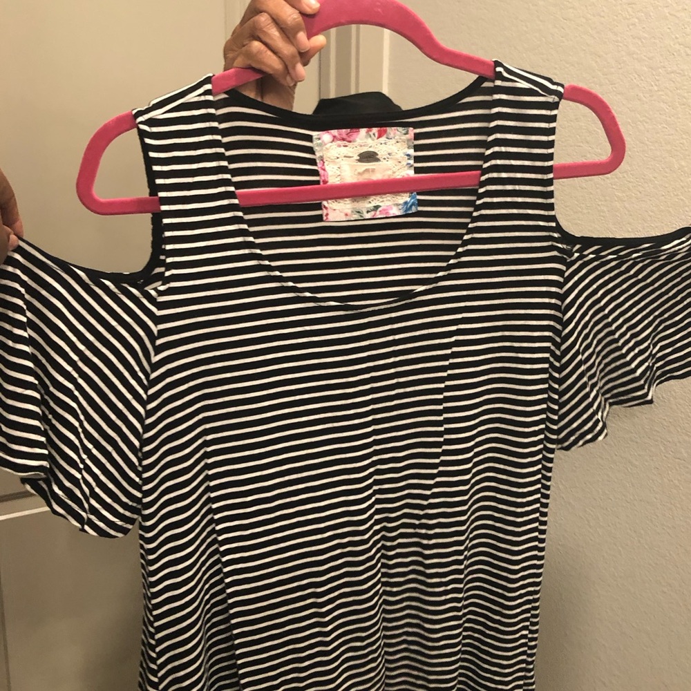 Black and white shoulder cut out top.